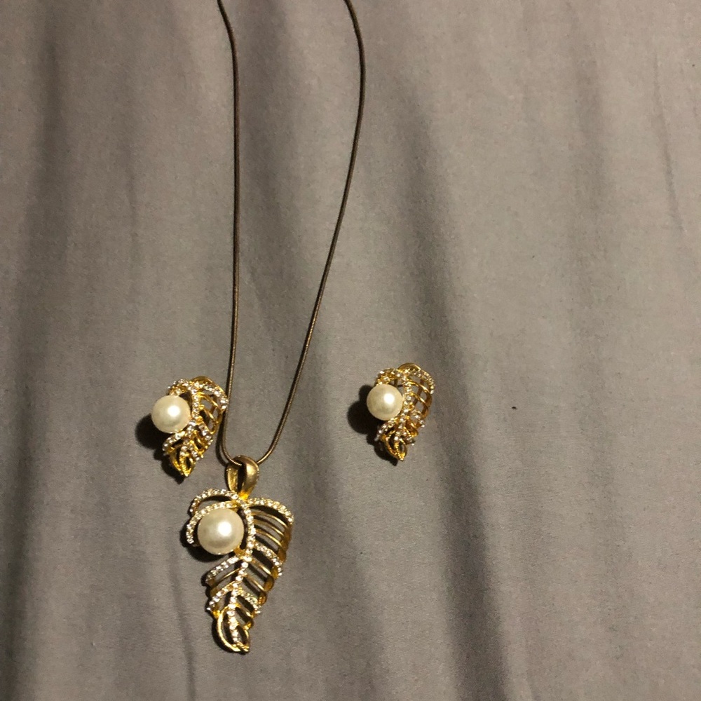 Gold Leaf Necklace and earrings